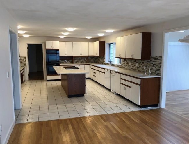 109 E Emerson Rd, Lexington, MA 02420 - photo 4