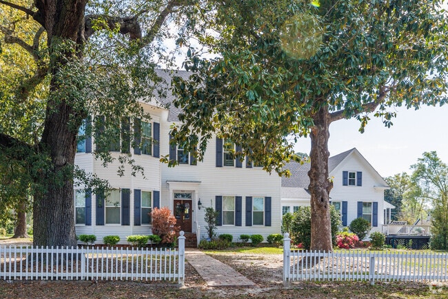 Victorian homes near downtown Cairo add a southern feel to the city.