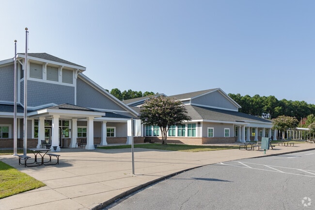 Manteo Middle School serves students in grades 6-8.