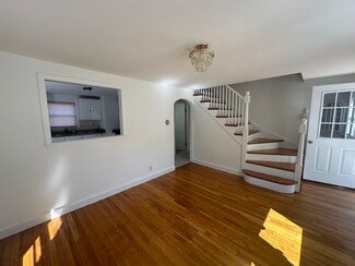 206 Adams St, Newton, MA 02458