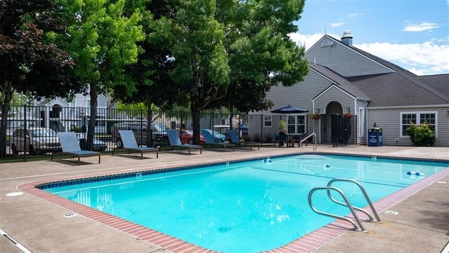 Lancaster Commons | Outdoor Pool