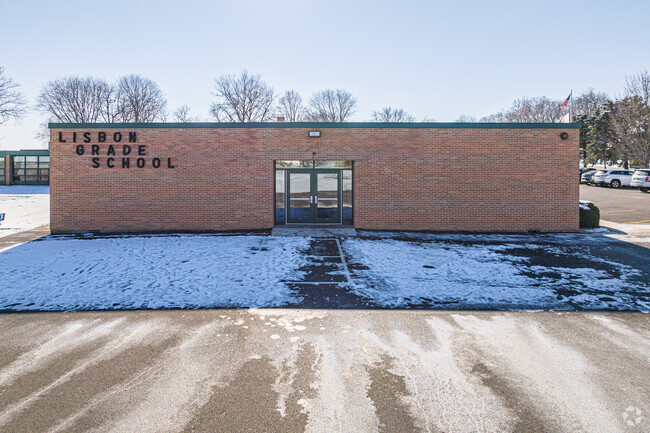 Lisbon Grade School has earned an overall Niche grade of an A.