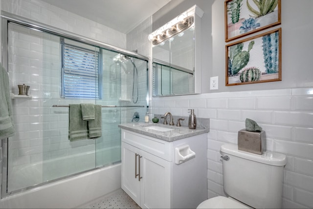 White Shaker Style Bath