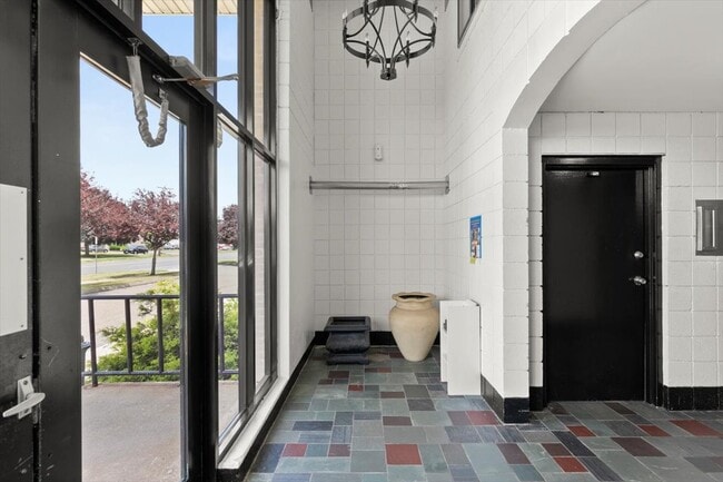 Sea Breeze Apartments, East Haven, CT 06512 - photo 4