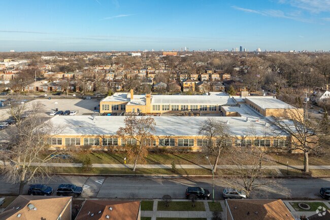 Solomon Elementary School serves grades PK-8.