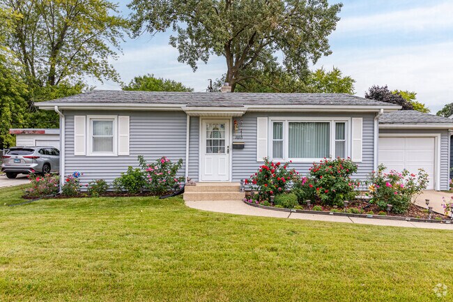 Ranch Homes in Aurora's Pigeon Hill neighborhood usually feature 2-3 bdrms & a 1-2 car garage.