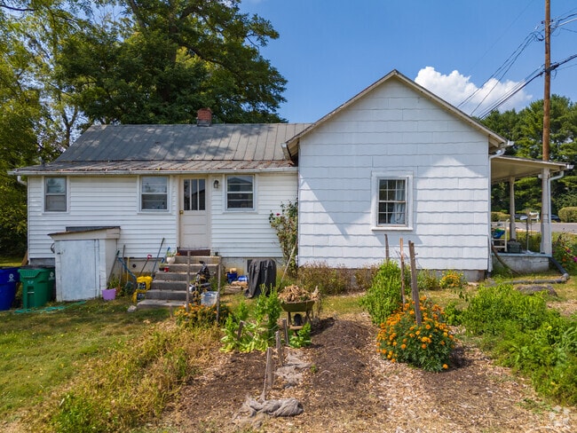 Kabrich Crescent’s traditional architecture reflects the neighborhood’s rich history.