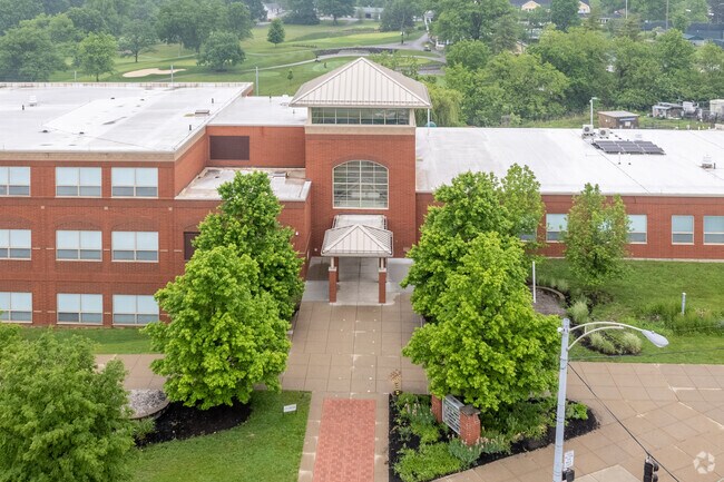 Pleasant Ridge Montessori School offers a variety of summer enrichment programs, such as Imago Nature Camp.