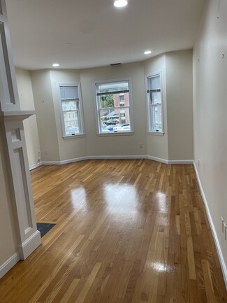 11 Bemis Rd Unit 4, Wellesley, MA 02481