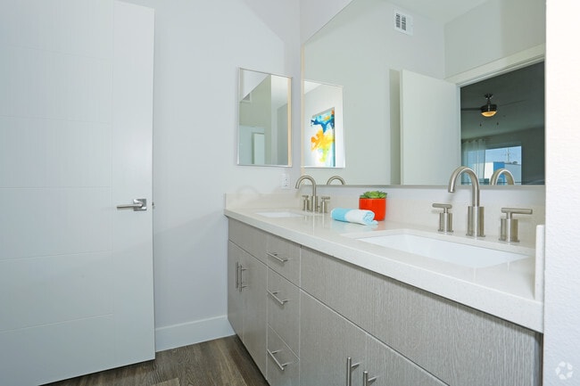 1BR, 1.5BA - Delano Bathroom
