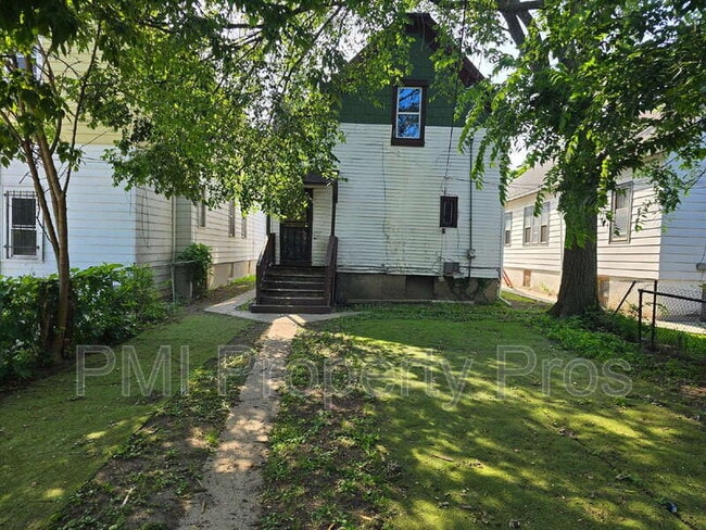 2626 N 24th St, Milwaukee, WI 53206 - photo 3
