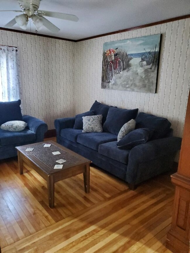 14 Francis St, Old Orchard Beach, ME 04064