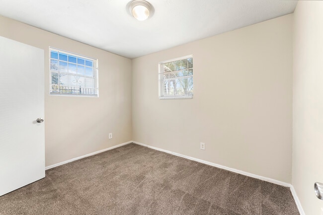 Cypress Landing, Jacksonville, FL 32209 - photo 7