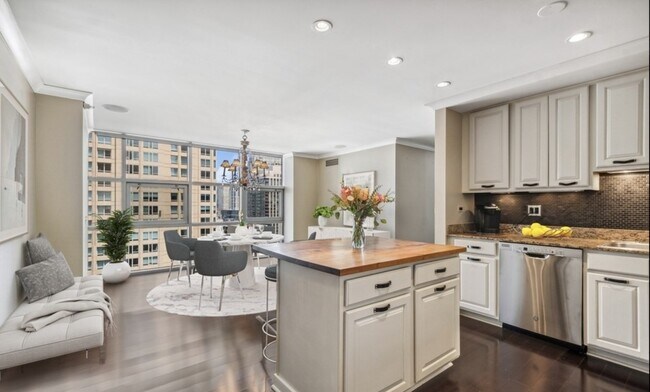 Jefferson Tower unit 3711, Chicago, IL 60661 - photo 2