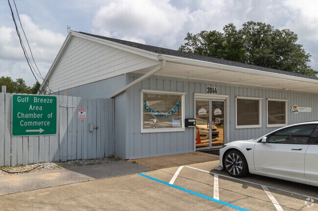 Gulf Breeze Area Chamber of Commerce celebrates the holiday season with a Shop Small event.