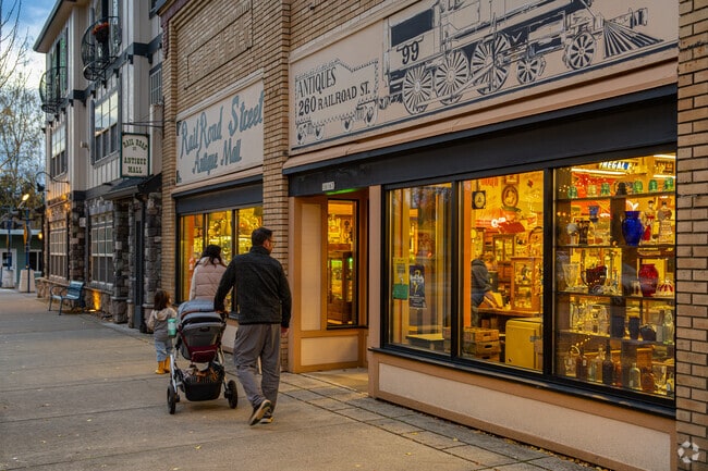Railroad Street Antique Mall offers quality antiques in Historic Downtown Sherwood.