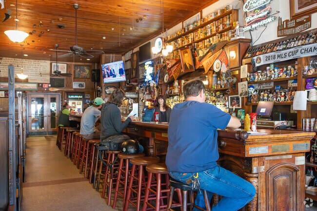 A beloved go-to for food & drink, Manuel's Tavern is a treasure for Poncey-Highland locals.