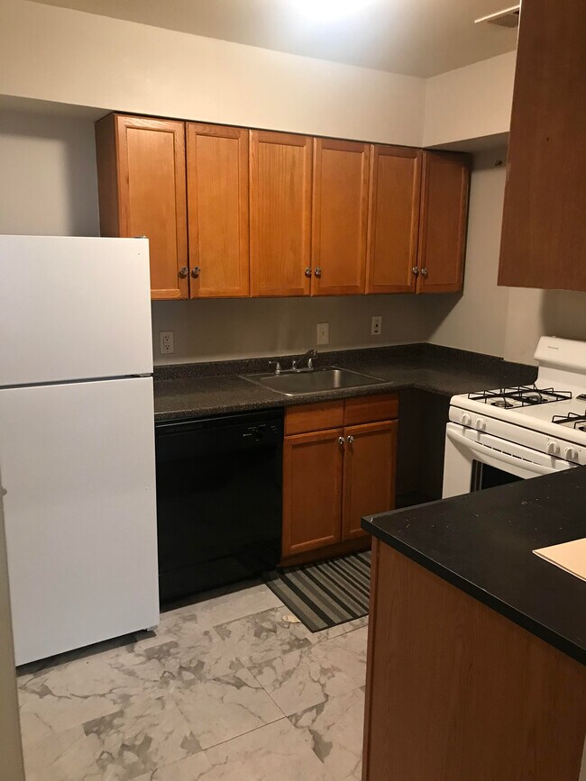 2013 Walnut St unit 4, Philadelphia, PA 19103 - photo 5