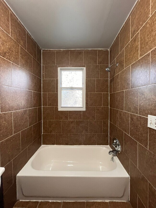 138 Fulton Ave unit 1, Jersey City, NJ 07305 - photo 6