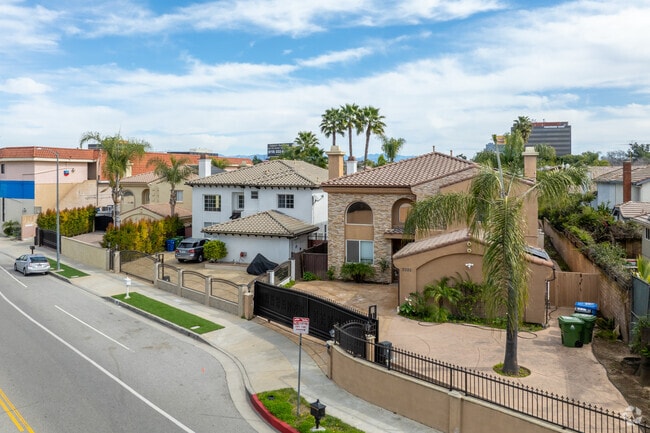 There are plenty of gorgeous styles of homes in Tarzana.