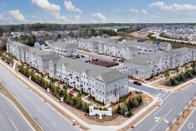 Newly-built town houses with 2- to 3-bedrooms may sell for around $500,000-$550,000,