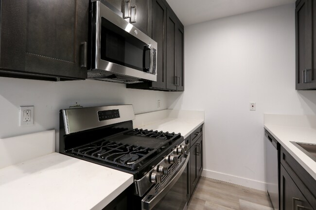 410 Lucas Ave unit B, Los Angeles, CA 90017 - photo 3