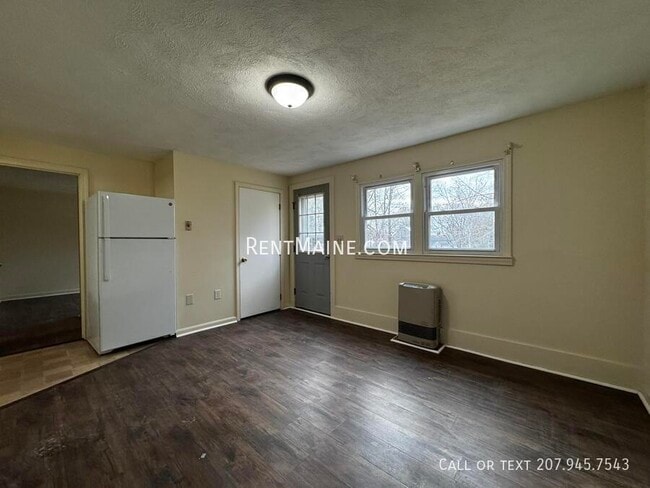 7 Gilchrest St Place unit 2, Thomaston, ME 04861 - photo 2
