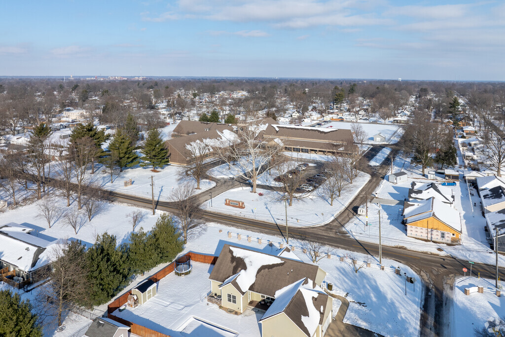 Sugar Grove Elementary School serves students in the south Terre Haute region.