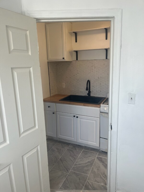 15236 Tireman Ave unit 1, Detroit, MI 48228 - photo 6