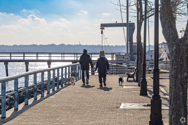 Boaters in Southwestern Perth Amboy can dock at the Perth Amboy Harborside Marina for convenient bay access.