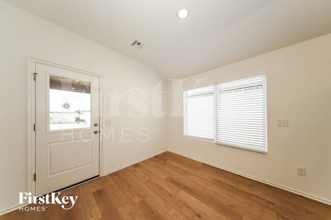 441 Labelle Ln, Tuttle, OK 73089 - photo 6