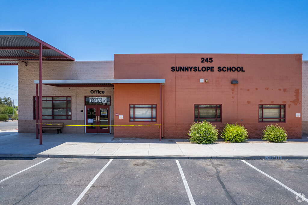 Enter through the welcoming entrance of Sunnyslope Elementary School in Phoenix.