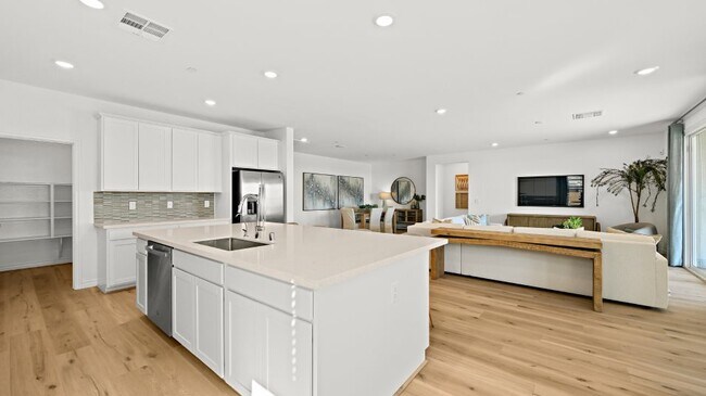 10869 Felix Pointe Ave, Las Vegas, NV 89166 - photo 7