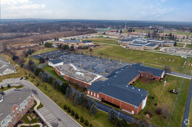 There is a 5 to 1 student-teacher ratio at Lake Orion Baptist School.