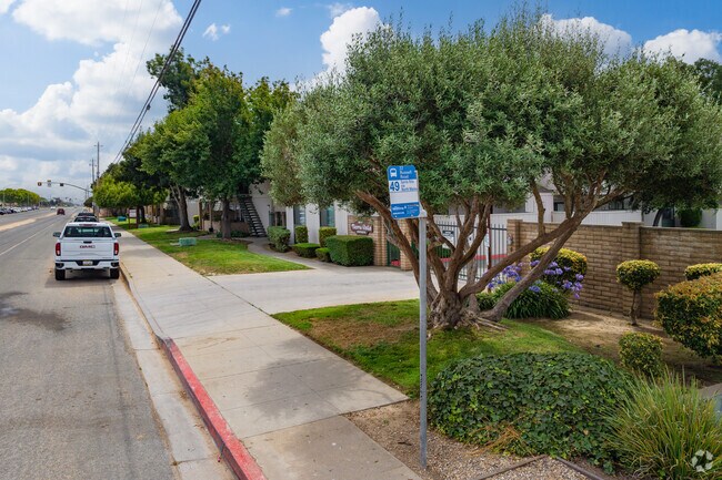 Catch a bus in Bolsa Knolls, Salinas, CA.
