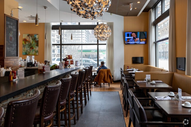 Meli Cafe serves farm-to-table foods and juices in Printers Row.