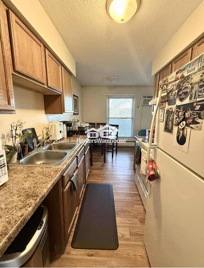 918 9th Ave S Unit 4, Hopkins, MN 55343