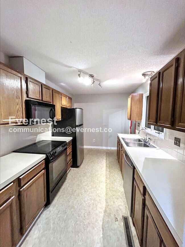 57 Carrisbrooke Ln, Winston-Salem, NC 27104