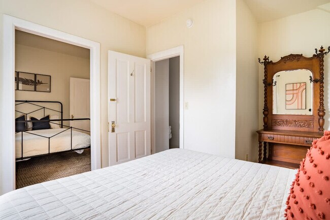 2015 NW 21st Ave unit ID1309823P, Portland, OR 97209 - photo 6