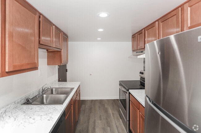 Colonial Crest Apartments, Muncie, IN 47304 - photo 6