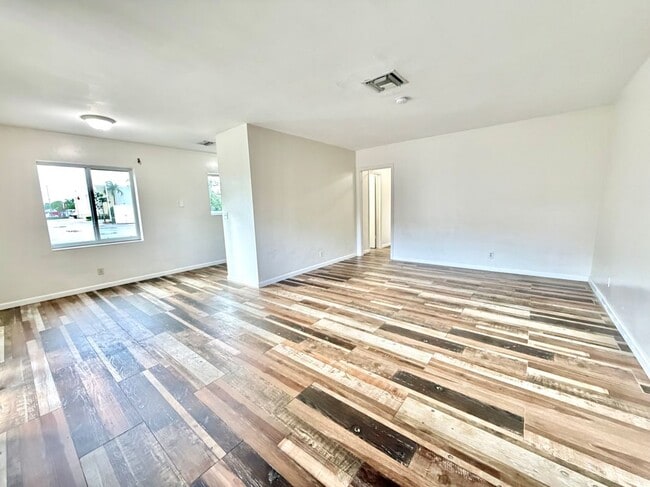 1821 N 17th Ct, Hollywood, FL 33020 - photo 3