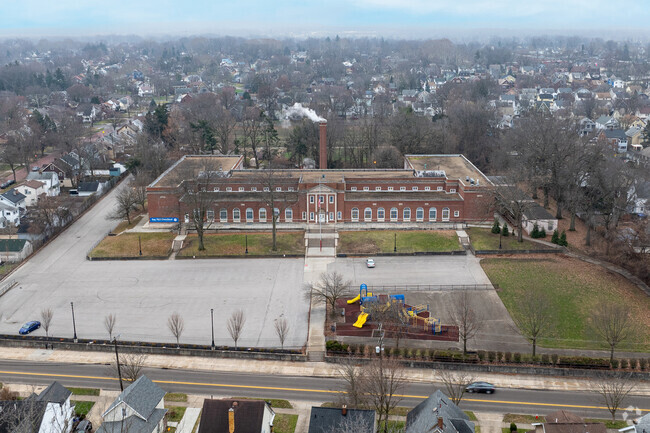 Aerial view of Benjamin Franklin and the surrounding area.