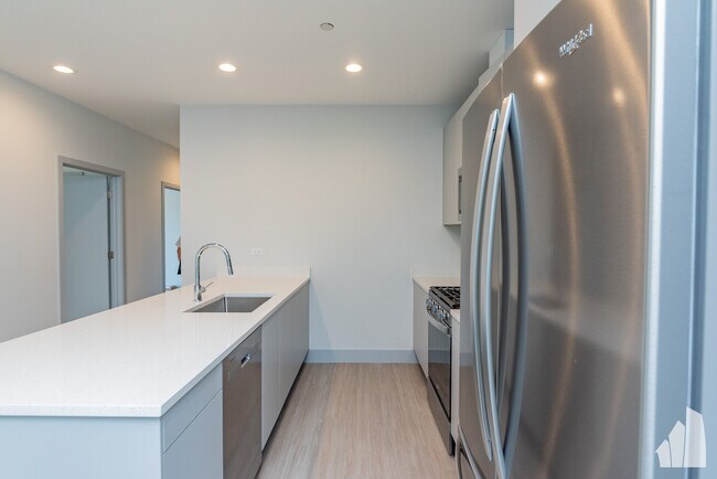 6400 N Wayne Ave unit 401, Chicago, IL 60626 - photo 3