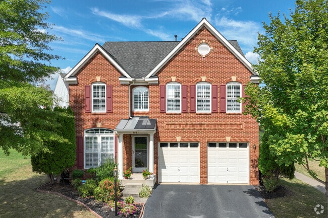 Homes with multi-car garages are plentiful throughout the Piedmont South neighborhood.