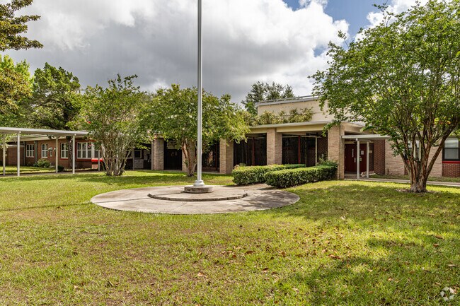 San Jose Elementary School maintains a 15:1 student to teacher ratio.