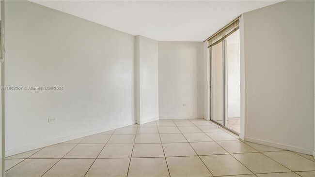 Oceanside Plaza unit 14T, Miami Beach, FL 33140 - photo 7