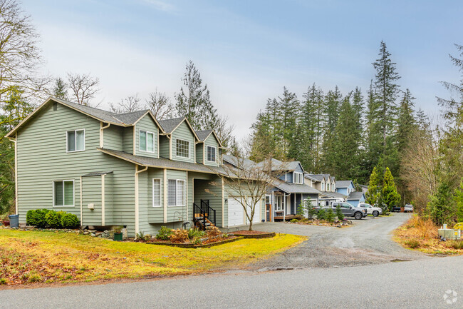 Contemporary homes can be found along the residential streets of the Edgewick neighborhood.