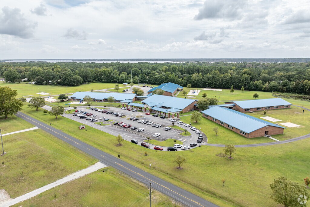 Bridgeton Elementary is part of the Craven County Schools System.