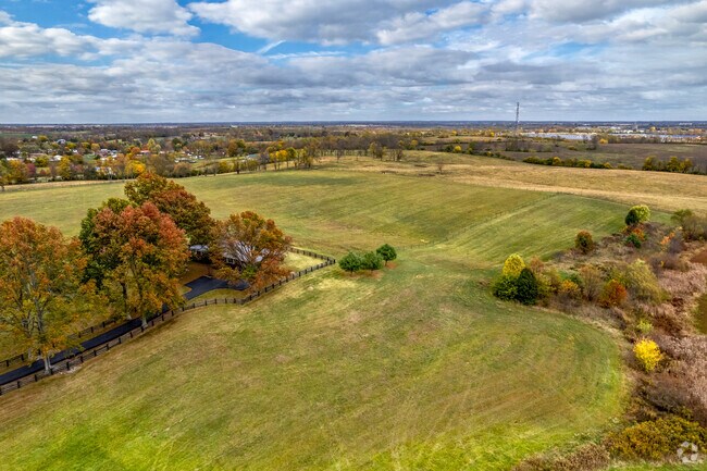 Beautiful country sides has the peaceful element to Old Pine Grove neighborhood.