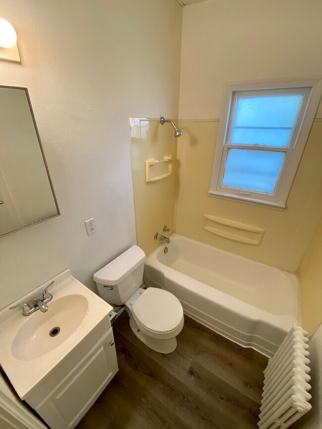 221 8th St S unit 6, La Crosse, WI 54601 - photo 4